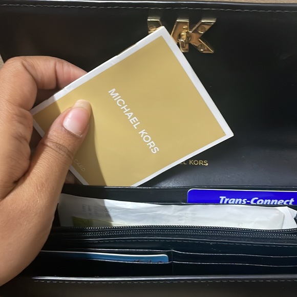 Michael Kors Sutton Wallet - Picture 10 of 11